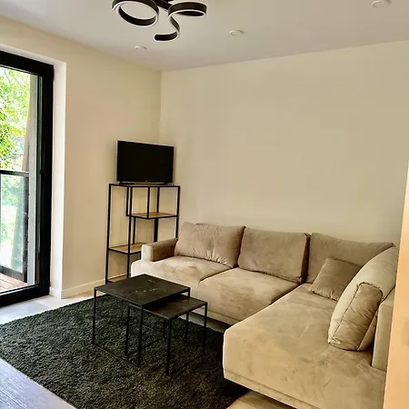 Апартаменти Leaf Vanagupe *